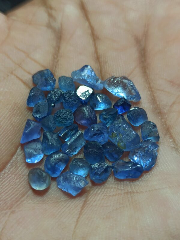 FACET GRADE NATURAL BLUE SAPPHIRE ROUGH