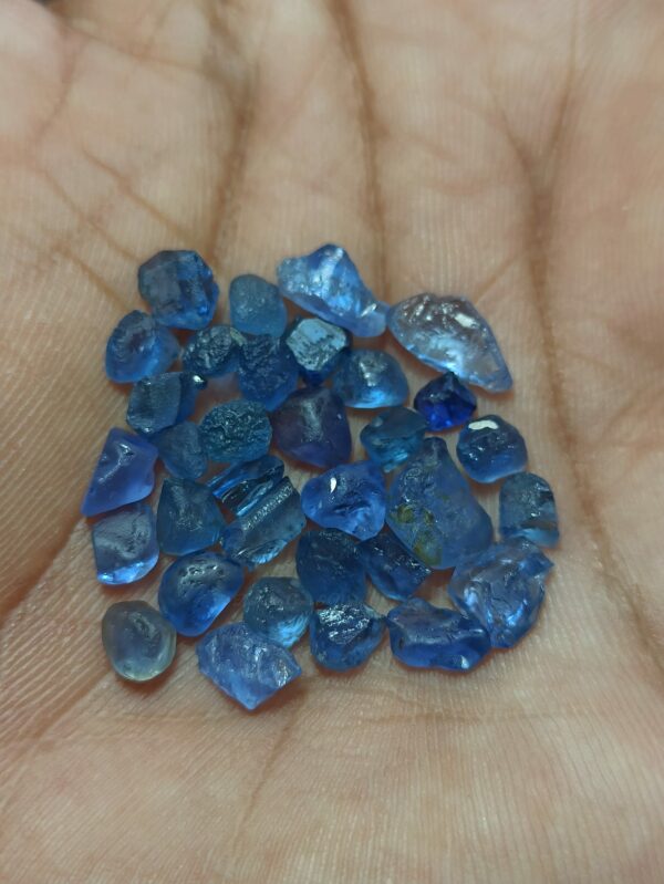 FACET GRADE NATURAL BLUE SAPPHIRE ROUGH