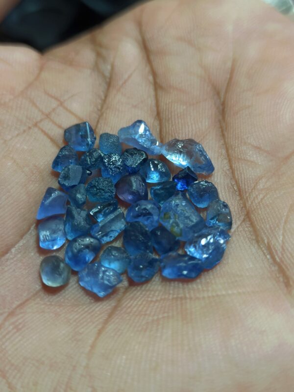 FACET GRADE NATURAL BLUE SAPPHIRE ROUGH