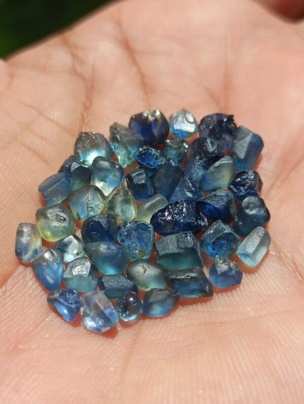 FACET GRADE NATURAL SAPPHIRE ROUGH