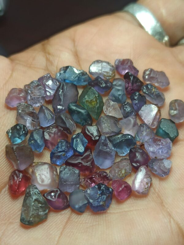 FACET GRADE NATURAL SPINEL ROUGH