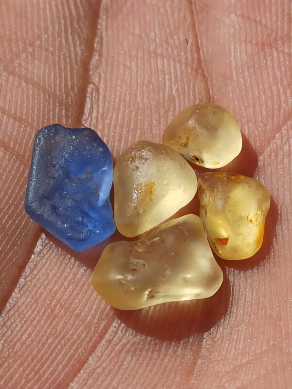 Facet Grade Ceylon Blue Sapphire and Yellow Sapphire Rough Stones