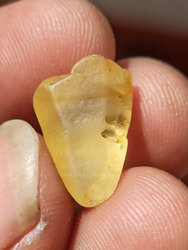 Facet Grade Rough yellow Sapphire