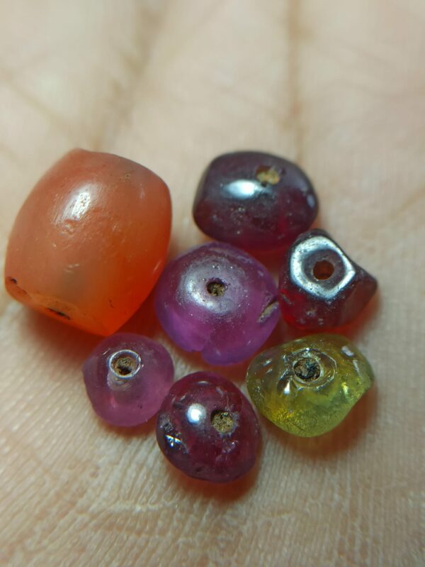 Old Ceylon Ancient Beads Garnet, Zircon & Agate - Mukkaru Stones