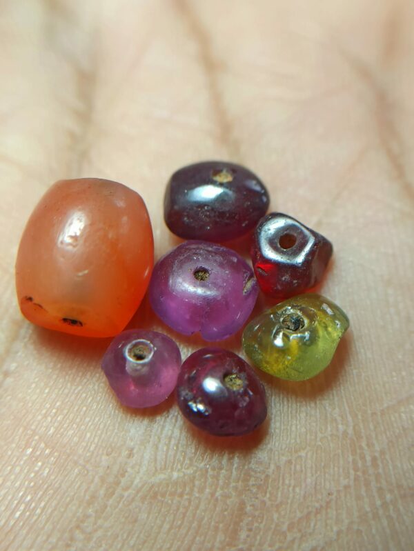 Old Ceylon Ancient Beads Garnet, Zircon & Agate - Mukkaru Stones