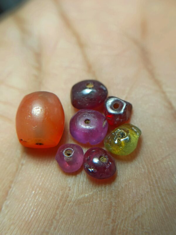 Old Ceylon Ancient Beads Garnet, Zircon & Agate - Mukkaru Stones