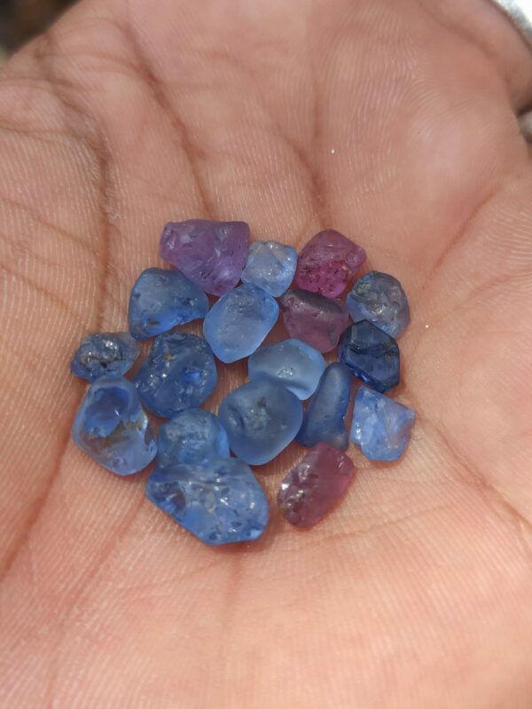 facet-grade rough sapphires