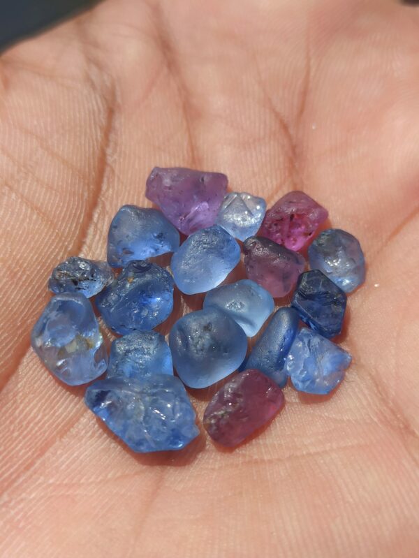 facet-grade rough sapphires