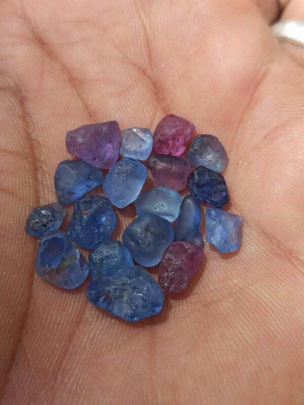 facet-grade rough sapphires