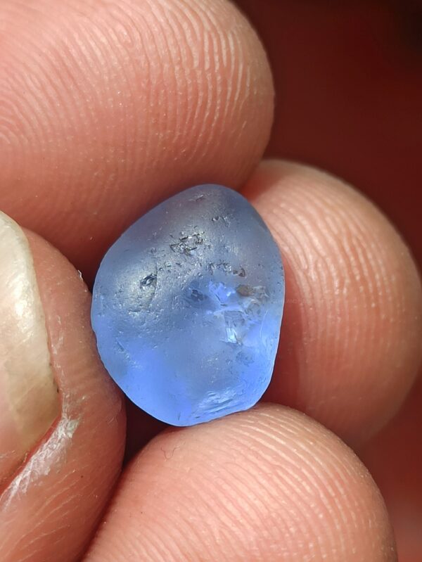 Natural blue sapphire rough