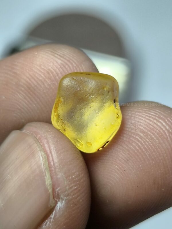 Facet Grade Rough Yellow Sapphire