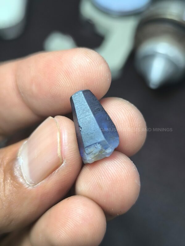 NATURAL BLUE SAPPHIRE CRYSTAL