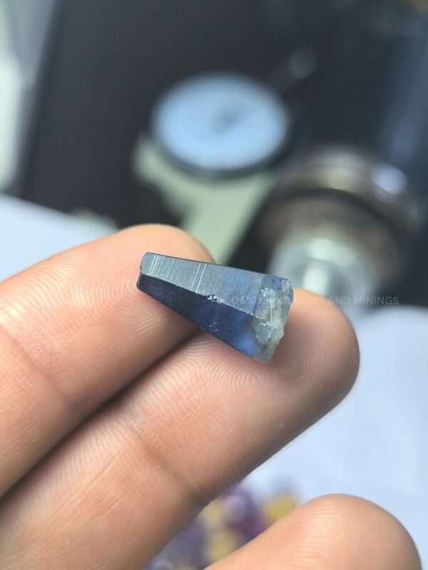 NATURAL BLUE SAPPHIRE CRYSTAL