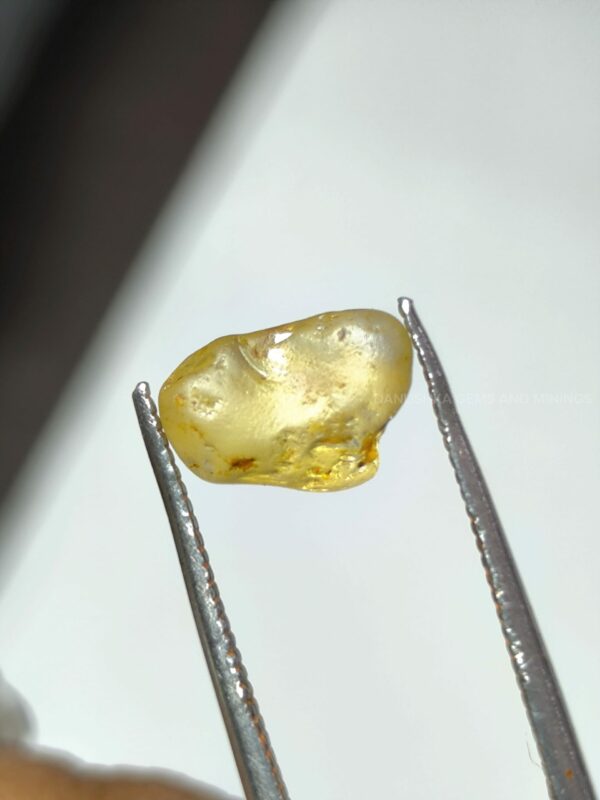 Facet Grade Natural Yellow Sapphire Rough