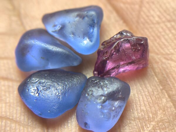 Facet Grade Natural Sapphire Rough