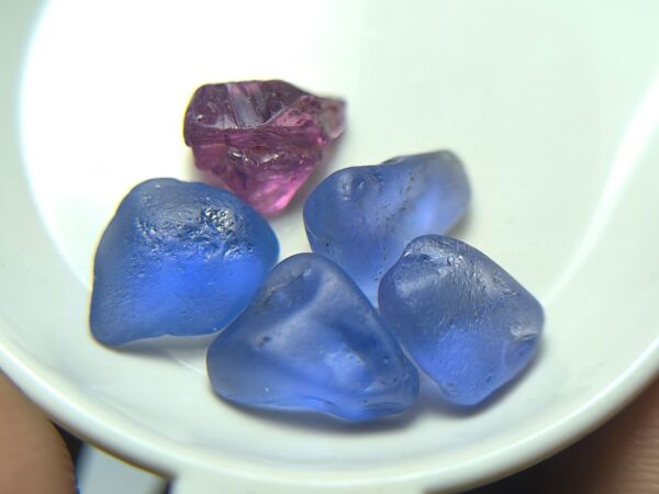 Facet Grade Natural Sapphire Rough