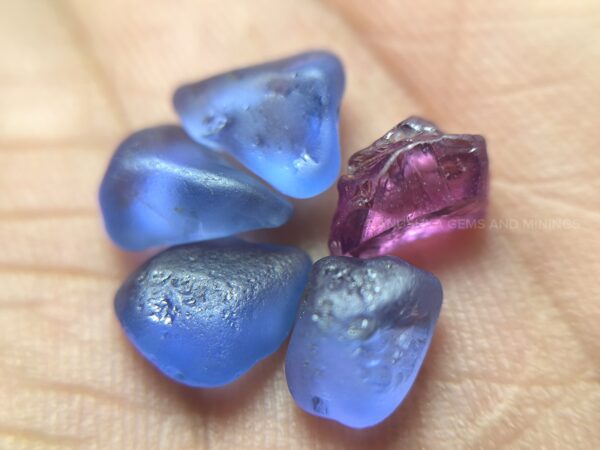 Facet Grade Natural Sapphire Rough