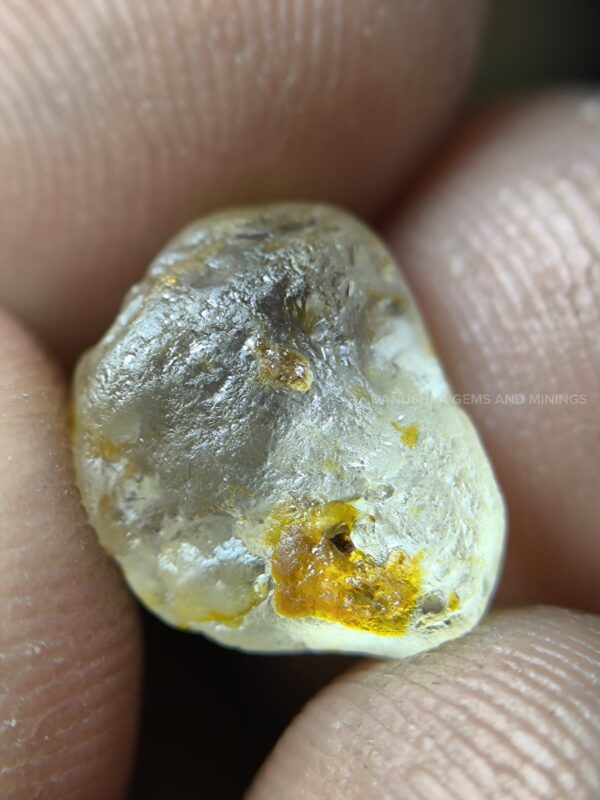 Facet Grade Natural Heating Sapphire young gal Rough