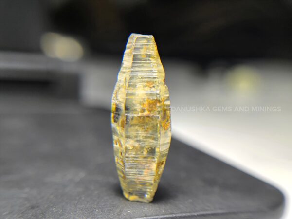 Natural Yellow Sapphire – Doubly Terminated Transparent Crystal