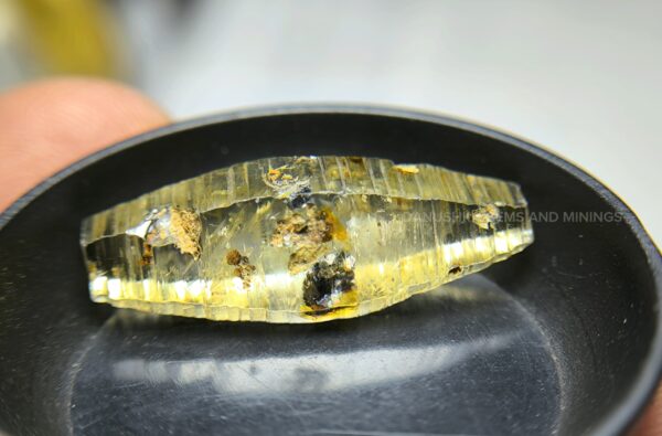 Natural Yellow Sapphire – Doubly Terminated Transparent Crystal