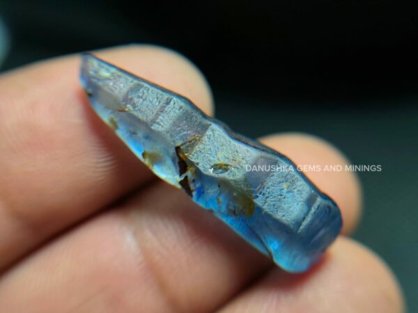 CEYLON NATURAL BLUE SAPPHIRE CRYSTAL