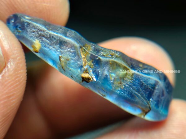 CEYLON NATURAL BLUE SAPPHIRE CRYSTAL
