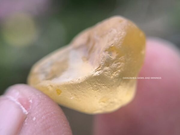 NATURAL YELLOW SAPPHIRE ROUGH KOWANGU HEATING