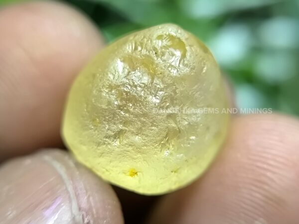 NATURAL YELLOW SAPPHIRE ROUGH KOWANGU HEATING