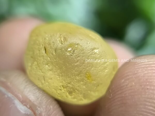 NATURAL YELLOW SAPPHIRE ROUGH KOWANGU HEATING