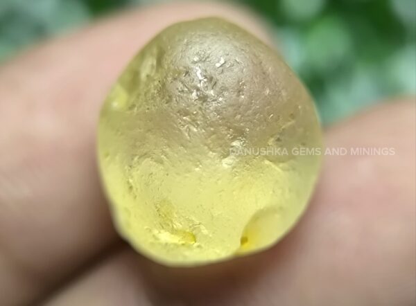 NATURAL YELLOW SAPPHIRE ROUGH KOWANGU HEATING