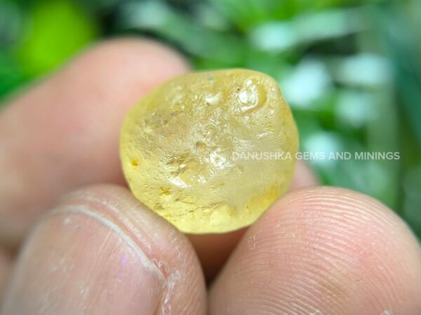 NATURAL YELLOW SAPPHIRE ROUGH KOWANGU HEATING