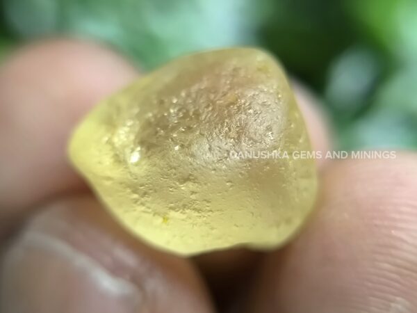 NATURAL YELLOW SAPPHIRE ROUGH KOWANGU HEATING