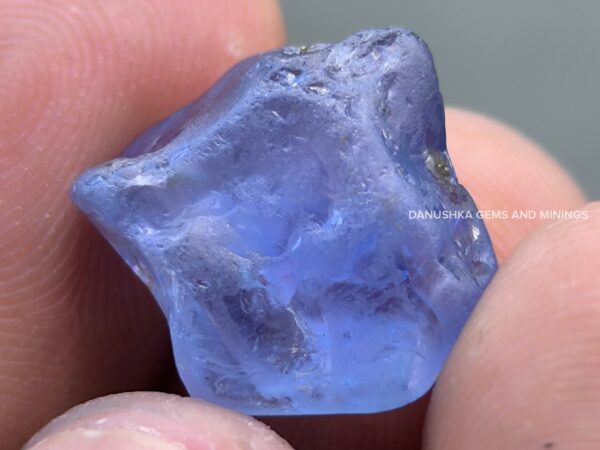 Facet grade blue sapphire rough