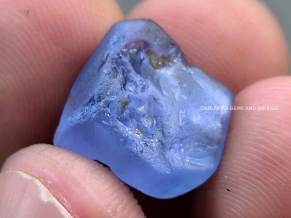 Facet grade blue sapphire rough