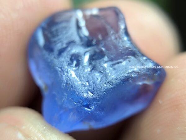 Facet grade blue sapphire rough