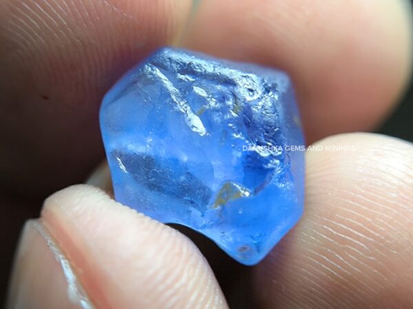 Facet grade blue sapphire rough