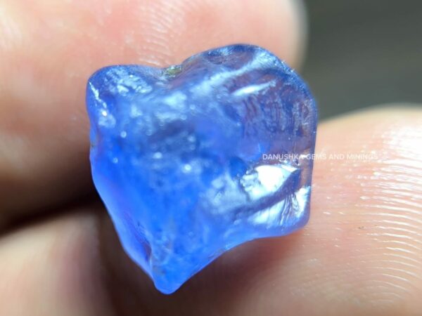 Facet grade blue sapphire rough