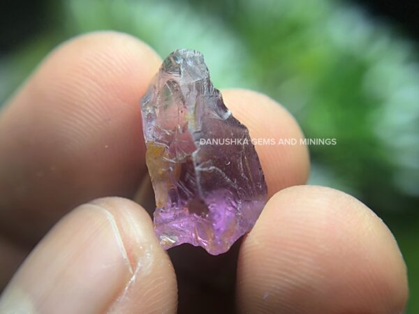 Facet grade purple spinel rough