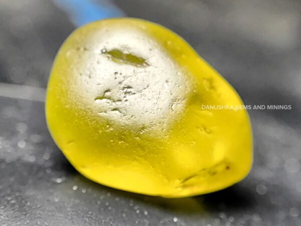 Natural chrysoberyl alluvial rough
