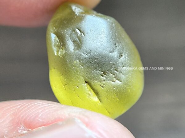 Natural chrysoberyl alluvial rough