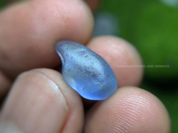 Ceylon sapphire rough is a true Geuda