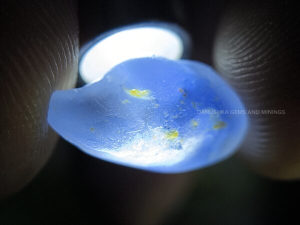 Ceylon sapphire rough is a true Geuda