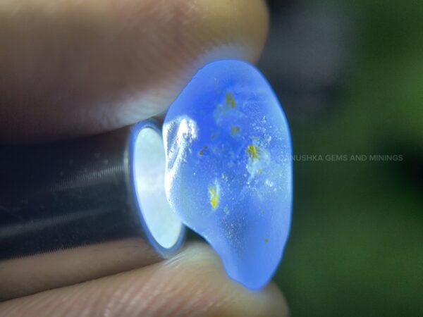 Ceylon sapphire rough is a true Geuda