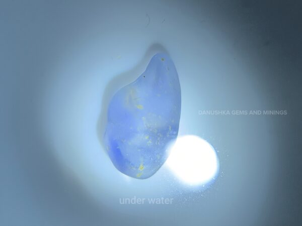 Ceylon sapphire rough is a true Geuda