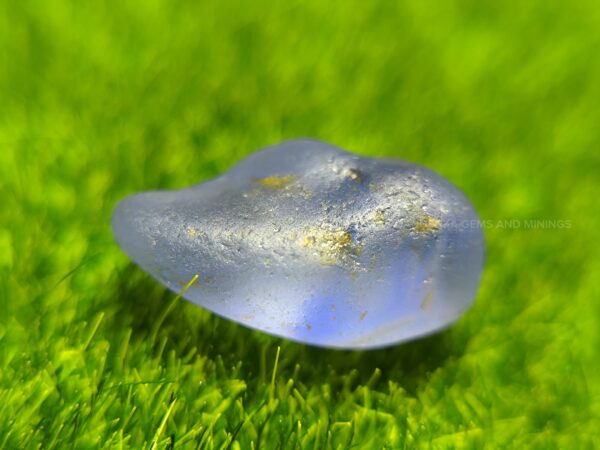 Ceylon sapphire rough is a true Geuda
