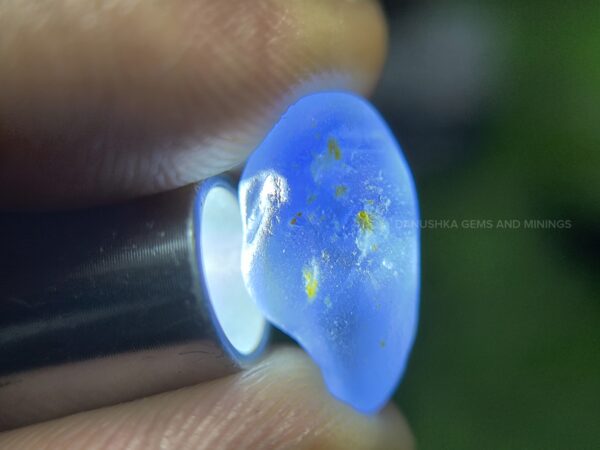 Ceylon sapphire rough is a true Geuda