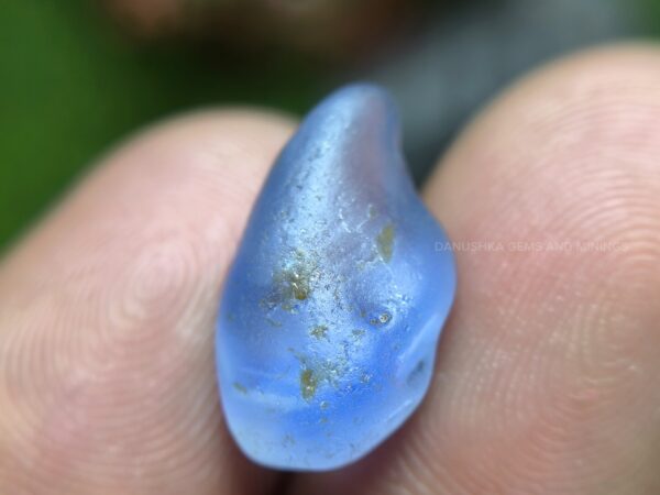 Ceylon sapphire rough is a true Geuda
