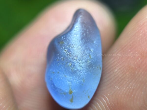 Ceylon sapphire rough is a true Geuda