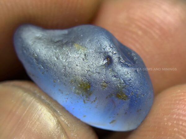 Ceylon sapphire rough is a true Geuda
