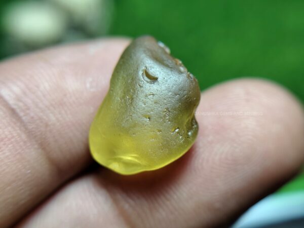 natural unheated Chrysoberyl alluvial rough